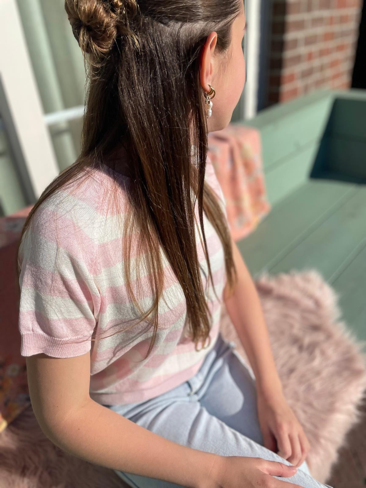 Rose met witte gestreepte shirt