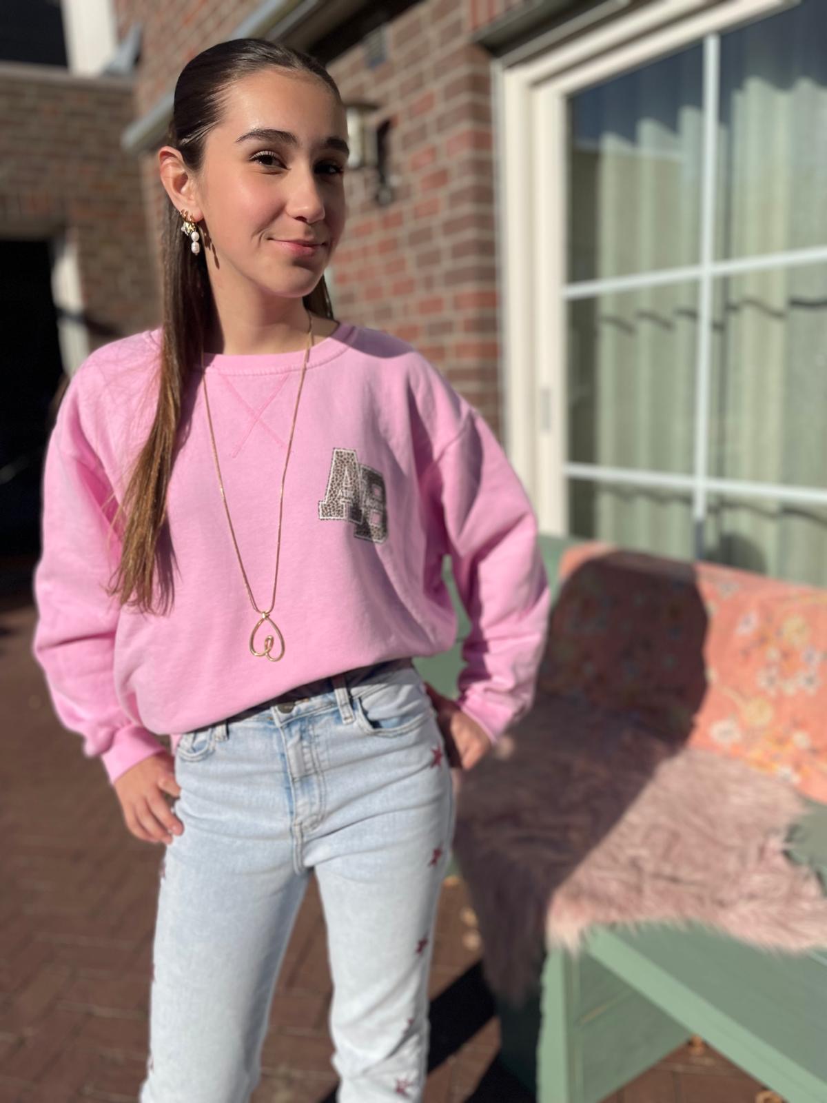 Rose sweater met panterprint embleem