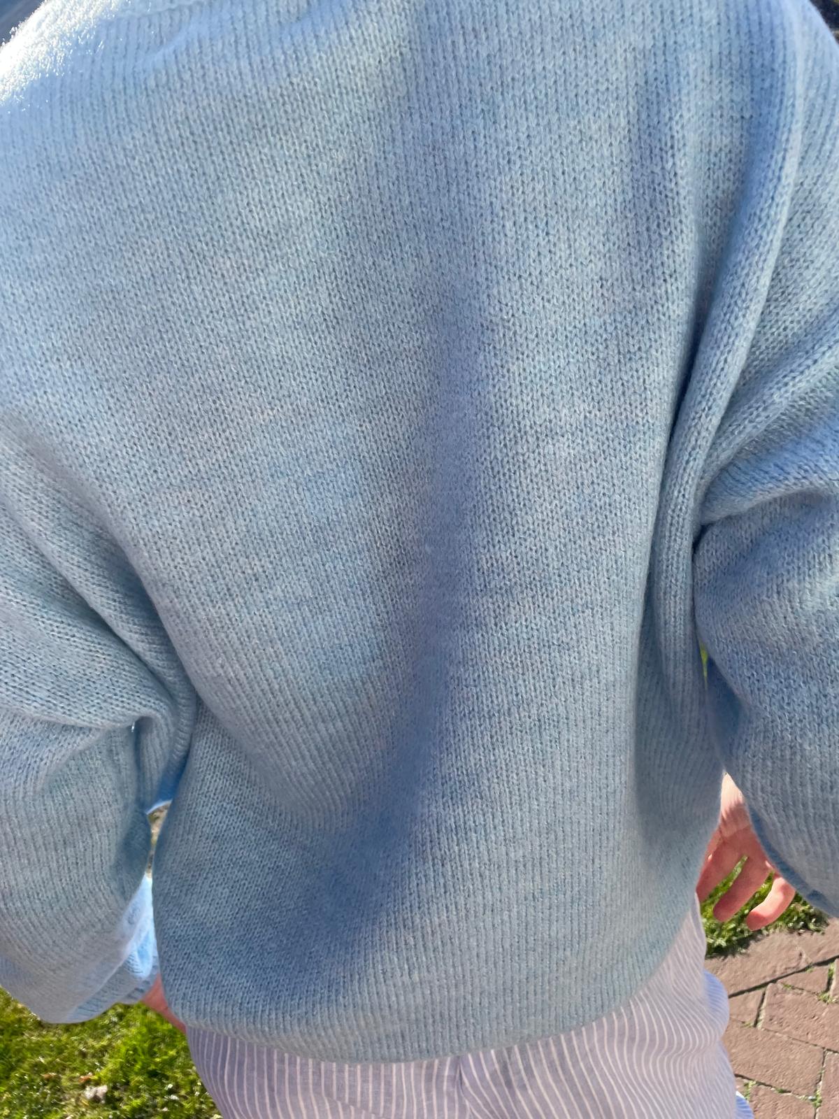 Blauwe gebreide trui