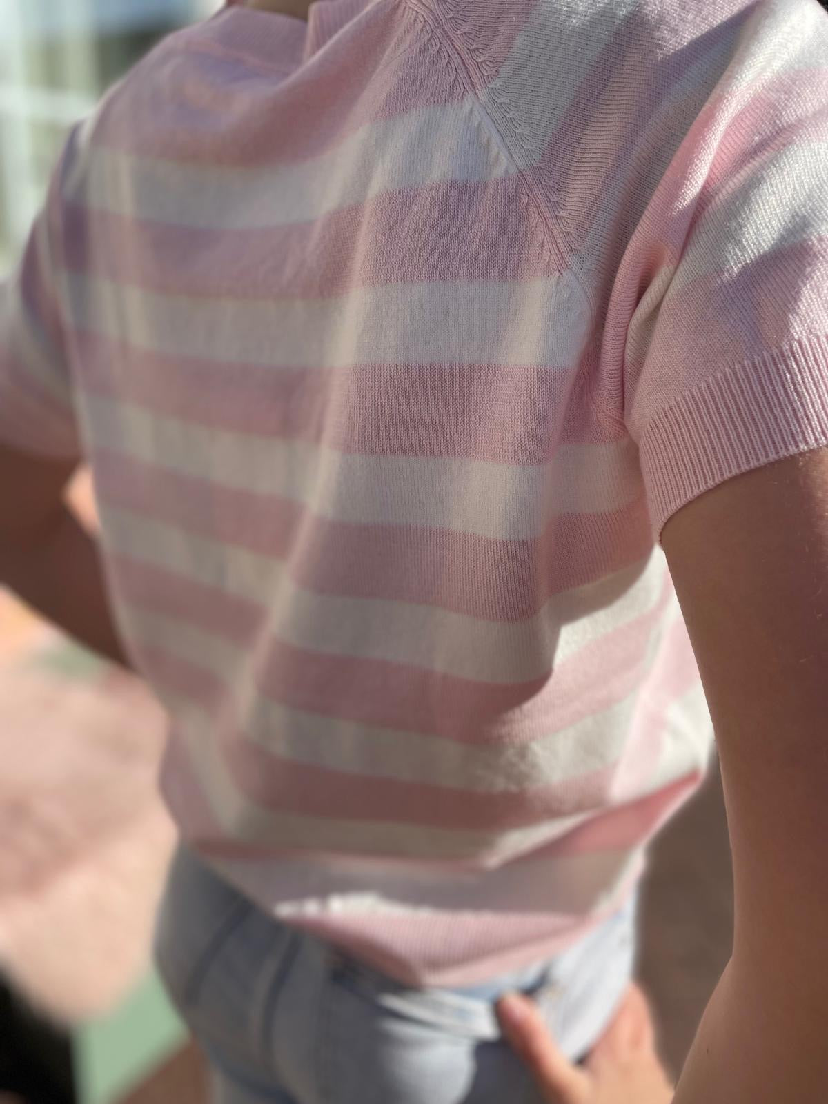 Rose met witte gestreepte shirt